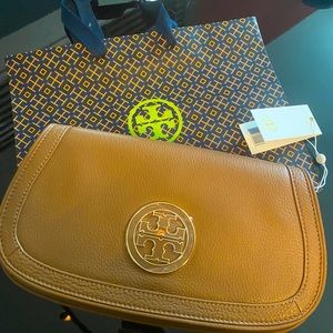 Tory Burch Amanda Logo Clutch